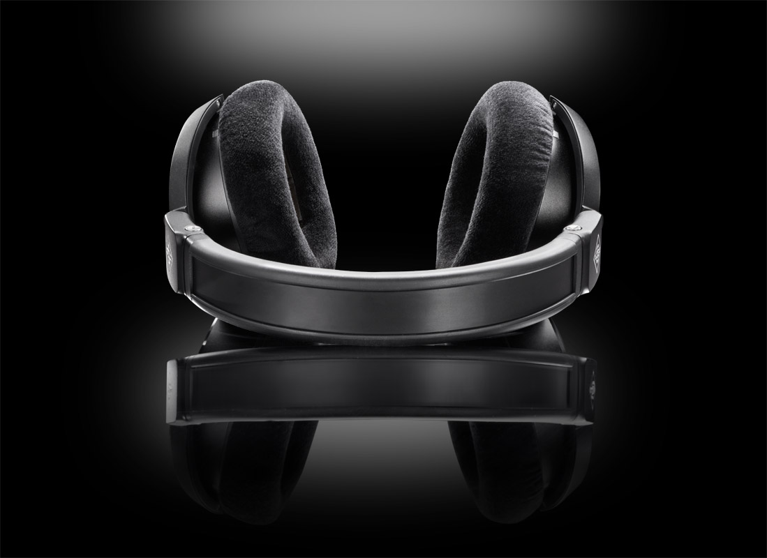 ndh-30-black-edition-lying-flat-neumann-headphone-g